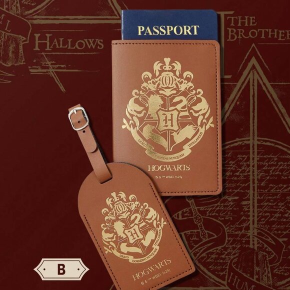 Official Licensed Harry Potter Hogwarts Passport Case & Luggage Tag Set - Picture 7 of 12